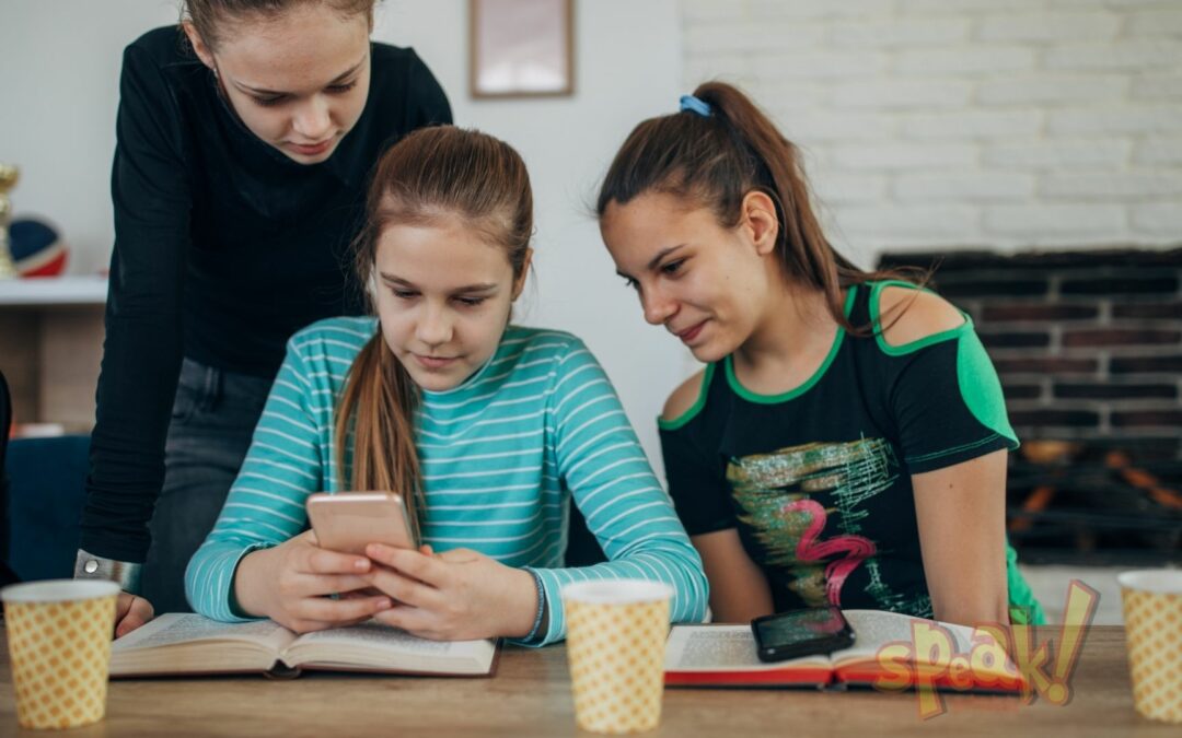 Milyen alkalmazásokat használok a telefonomon, illetve a mindennapjaimban, amik segítik az angolom fejlődését?